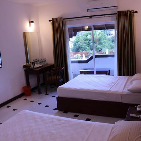 Kandyan Hotel Exterior foto