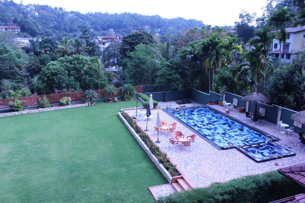 Kandyan Hotel Exterior foto