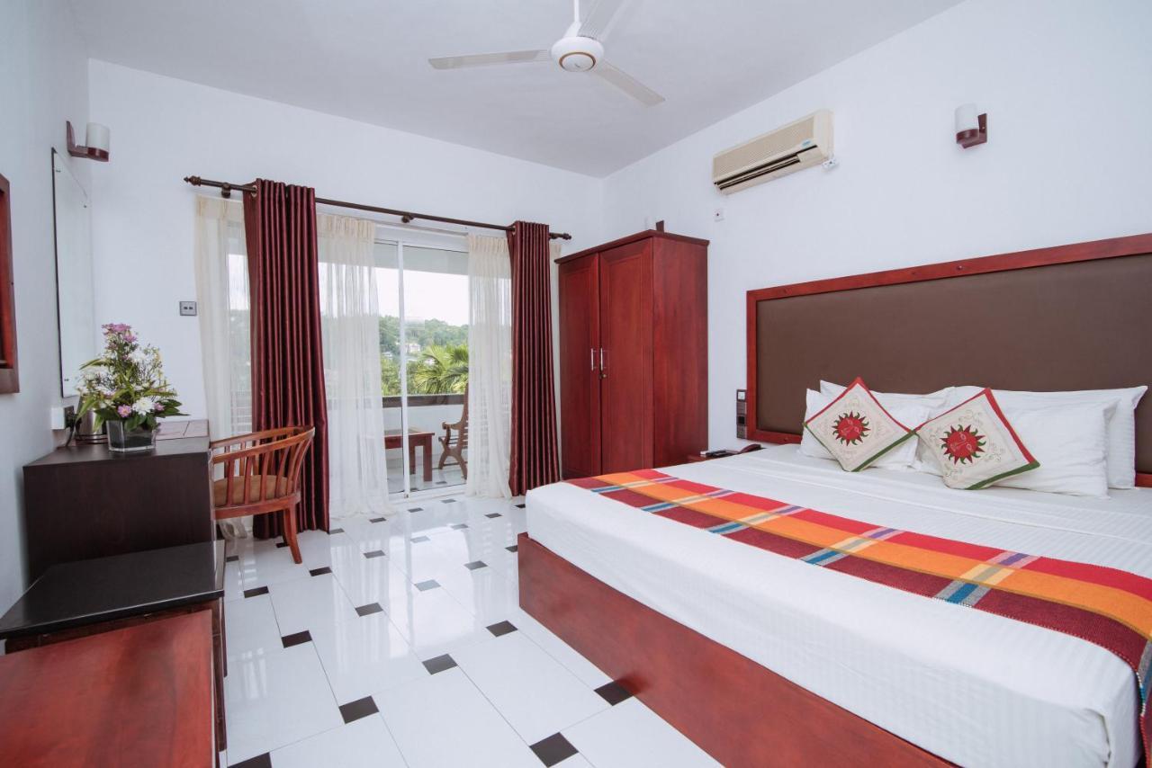 Kandyan Hotel Exterior foto